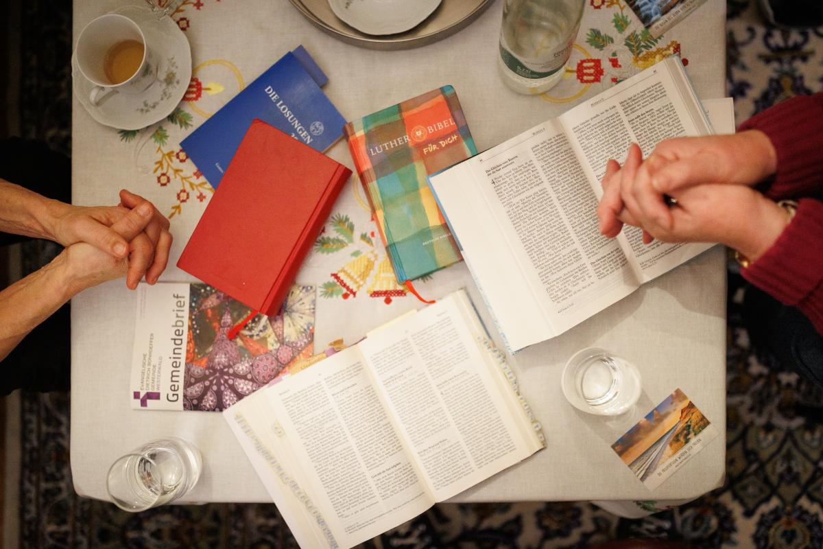 Hauskreis Bibelkreis 37 | Foto: Peter Bongard / fundus-medien.de