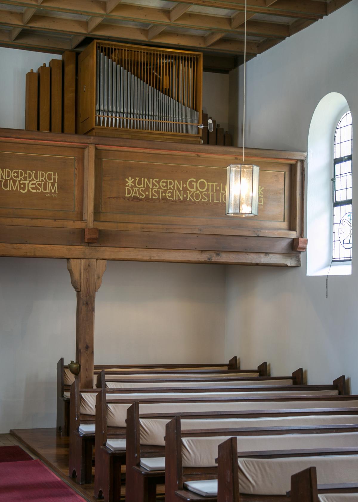 Empore, Orgel, Bänke | Foto: Sandra Hirschke / fundus-medien.de