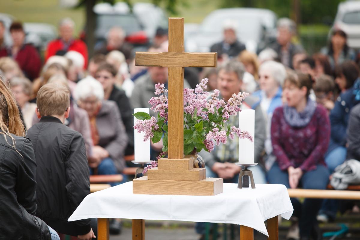 Gottesdienst im Grünen Freiluftgottesdienst Christi Himmelfahrt 2 | Foto: EKHN / fundus-medien.de Gottesdienst im Grünen Freiluftgottesdienst Christi Himmelfahrt 2 | Foto: EKHN / fundus-medien.de